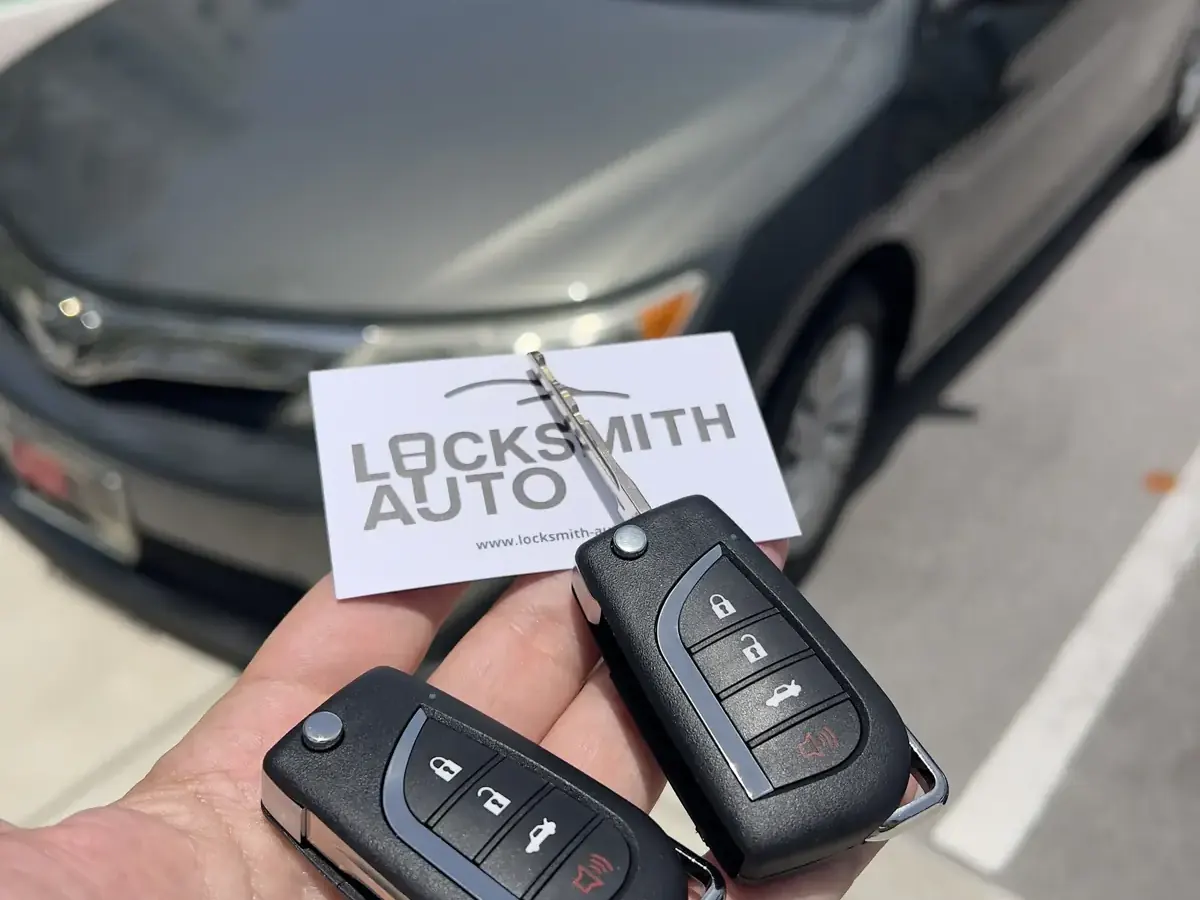 Car key replacement in Florida — flip key and remote duplication — Locksmith Auto