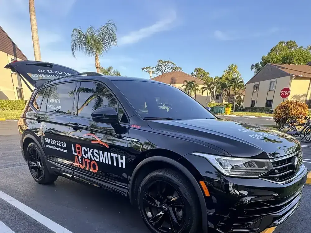 Locksmith Auto mobile service vehicle in Florida — locksmith ready for dispatch — Locksmith Auto