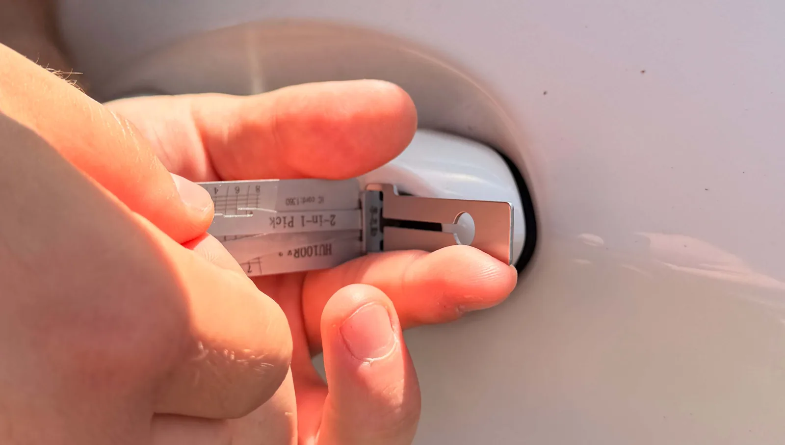 Lock pick decoding a car door lock